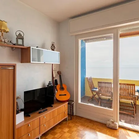 Mediterranean - With Sea View Apartman